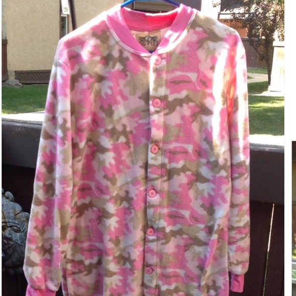 Size small pink camouflage fuzzy onesie pjs with feet and trap door - Picture 1 of 4